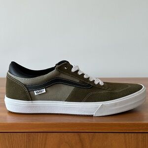 New Vans Men's Gilbert Crockett Low
Skate Casual Shoe Sneaker Green Black Sz11,5